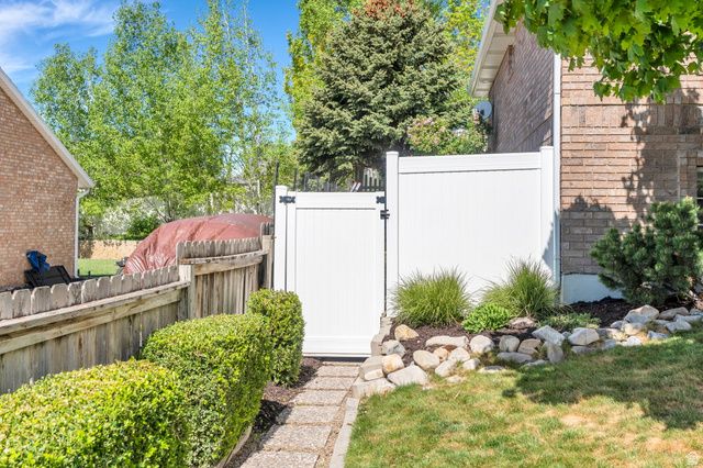 527 N 1180 E, Pleasant Grove, UT 84062