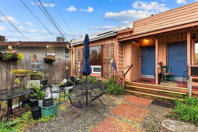 1707 NW Market Street, Seattle, WA 98107