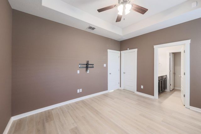 2001 Faro DR 37, Austin, TX 78741
