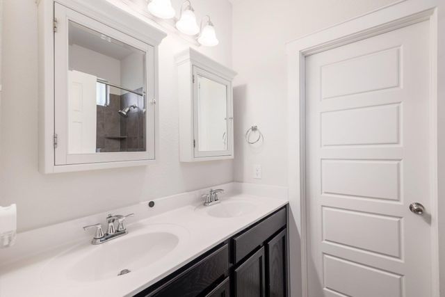 2001 Faro DR 37, Austin, TX 78741