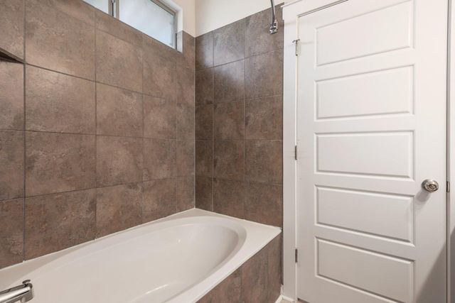 2001 Faro DR 37, Austin, TX 78741