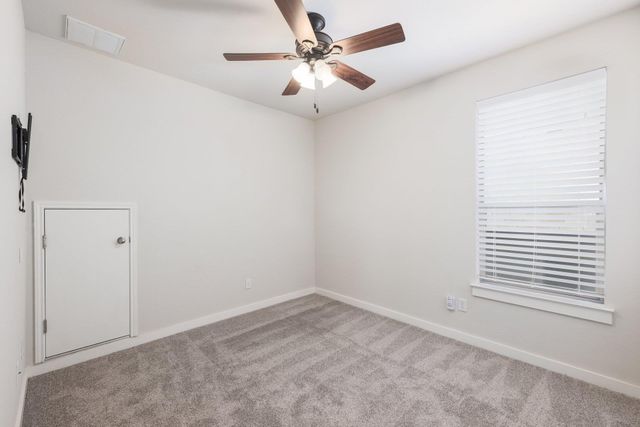 2001 Faro DR 37, Austin, TX 78741