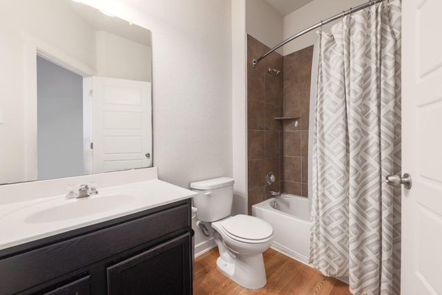 2001 Faro DR 37, Austin, TX 78741