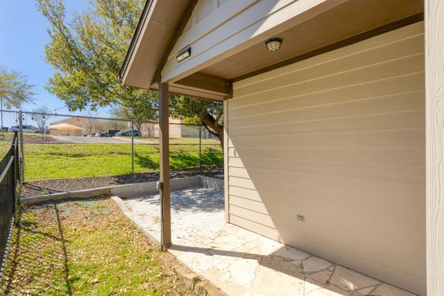 2001 Faro DR 37, Austin, TX 78741