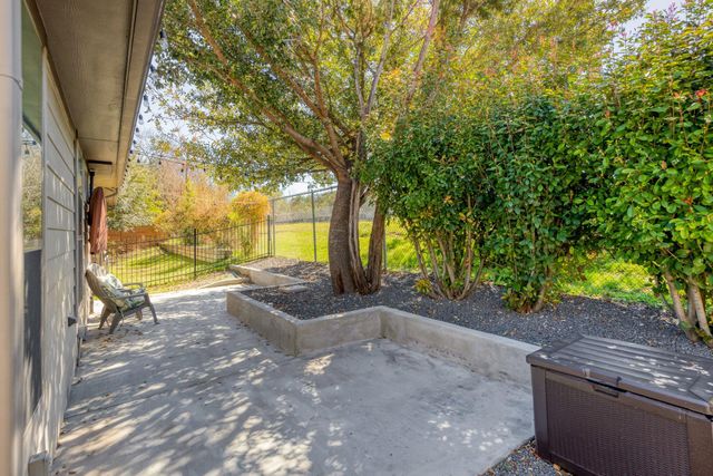 2001 Faro DR 37, Austin, TX 78741