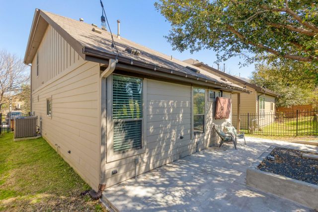 2001 Faro DR 37, Austin, TX 78741