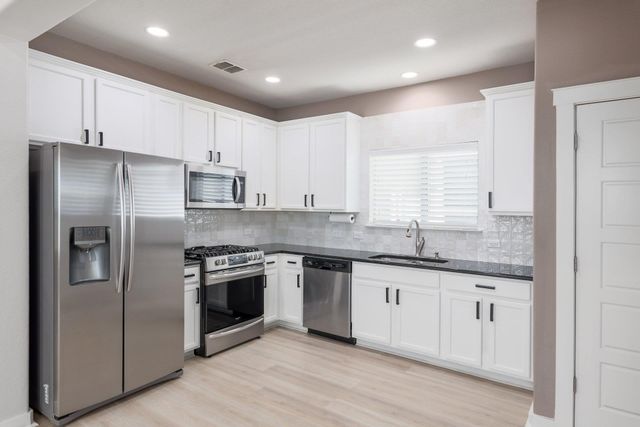 2001 Faro DR 37, Austin, TX 78741
