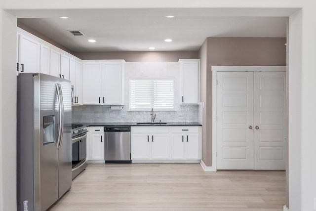 2001 Faro DR 37, Austin, TX 78741