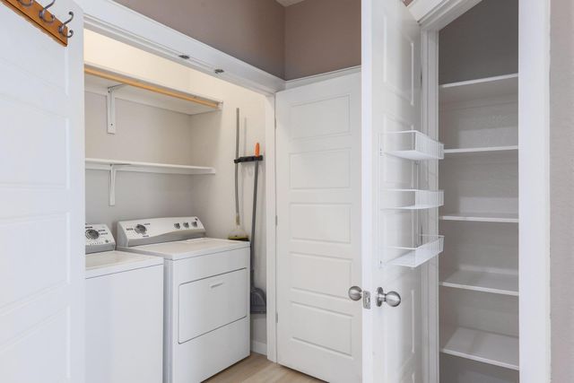 2001 Faro DR 37, Austin, TX 78741