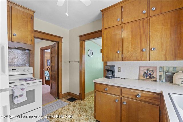 303 W Washington Street, Dewitt, MI 48820