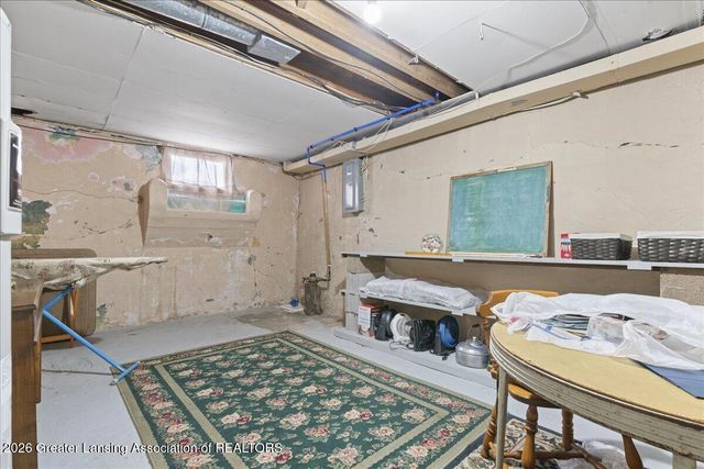 303 W Washington Street, Dewitt, MI 48820