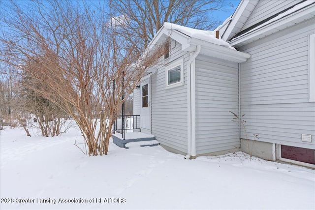 303 W Washington Street, Dewitt, MI 48820