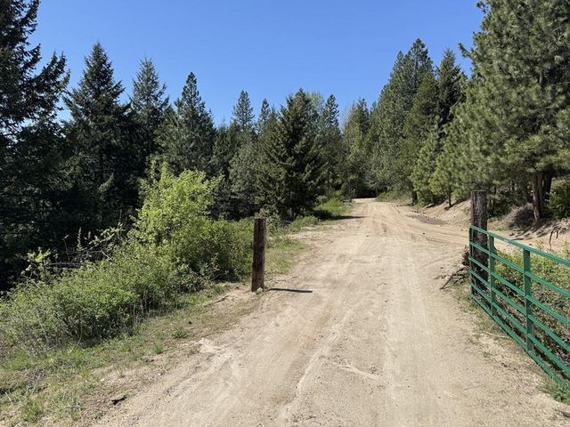 1372 Valley View Dr, Newport, WA 99156