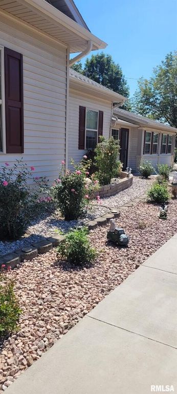 Image 2 of property listing at 1670 WOODS Lane, Centralia, IL 62801