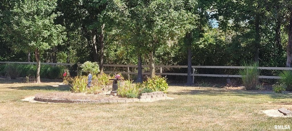 Image 23 of property listing at 1670 WOODS Lane, Centralia, IL 62801