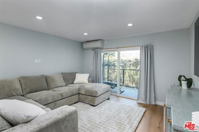 9005 Cynthia Street 214, West Hollywood, CA 90069