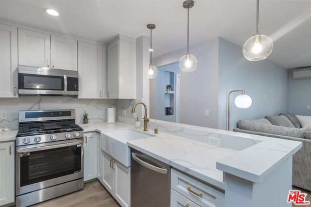 9005 Cynthia Street 214, West Hollywood, CA 90069