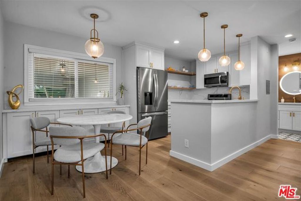 9005 Cynthia Street 214, West Hollywood, CA 90069