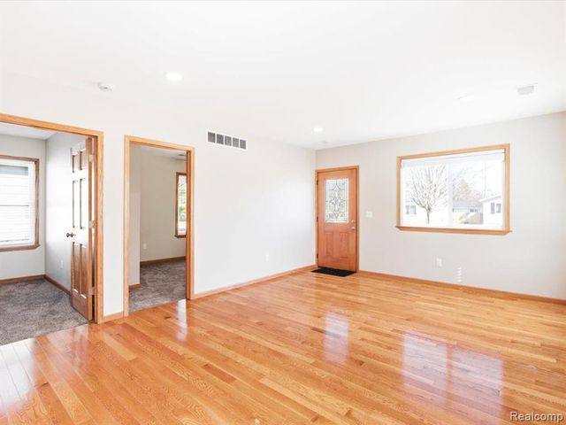 2835 17th Avenue, Port Huron, MI 48060