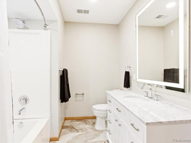 2835 17th Avenue, Port Huron, MI 48060