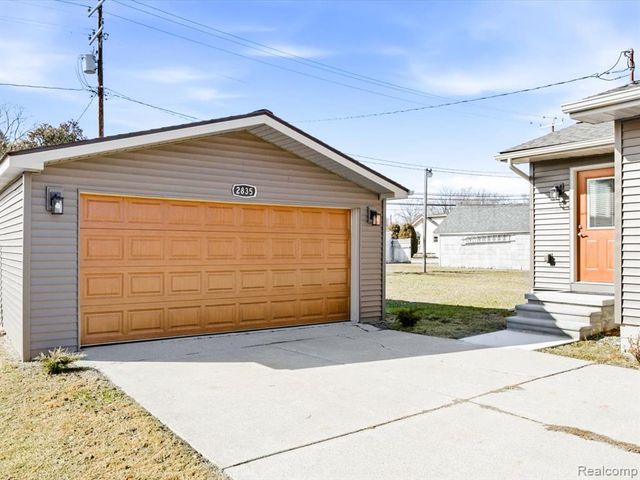 2835 17th Avenue, Port Huron, MI 48060