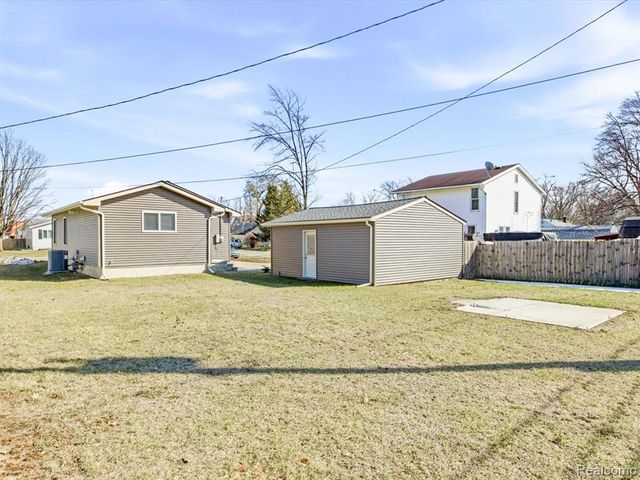 2835 17th Avenue, Port Huron, MI 48060