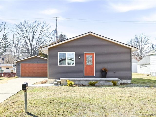 2835 17th Avenue, Port Huron, MI 48060