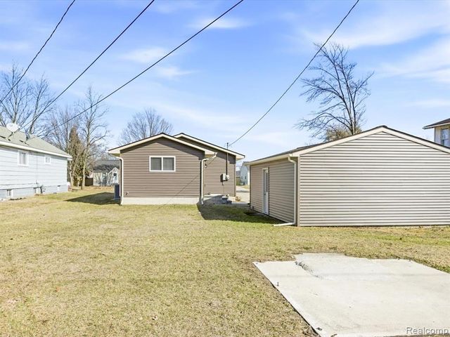 2835 17th Avenue, Port Huron, MI 48060