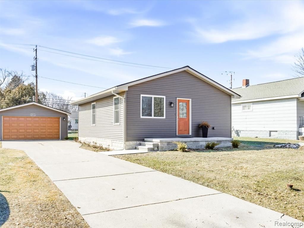 2835 17th Avenue, Port Huron, MI 48060