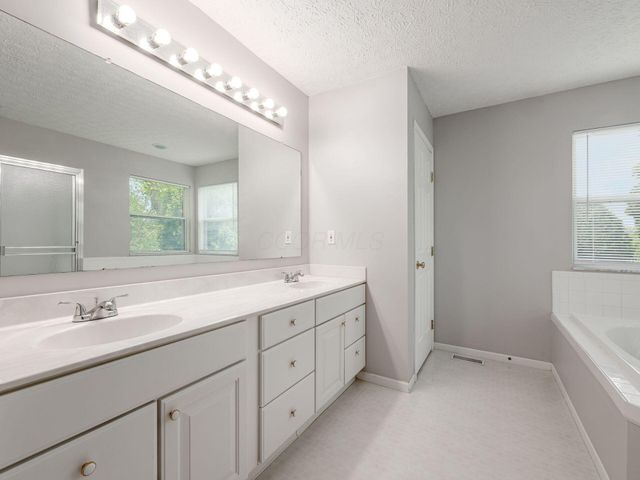2107 Hayer Court, Lewis Center, OH 43035