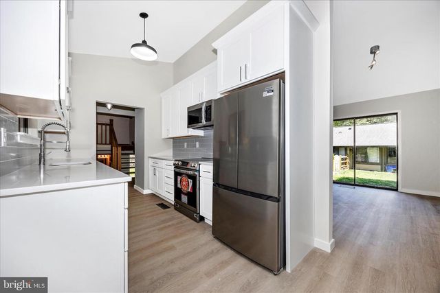 10704 WAYRIDGE DR, Montgomery Village, MD 20886