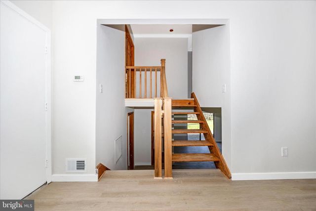 10704 WAYRIDGE DR, Montgomery Village, MD 20886