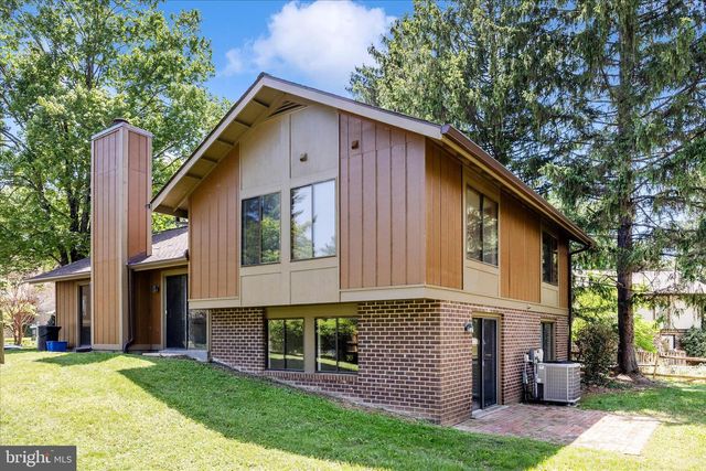 10704 WAYRIDGE DR, Montgomery Village, MD 20886