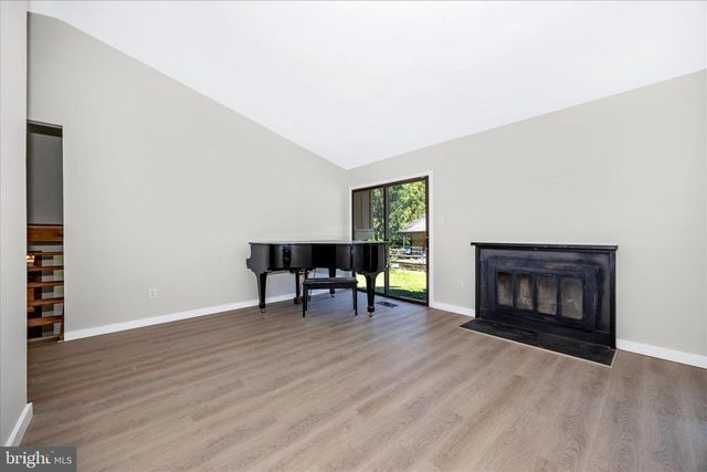 10704 WAYRIDGE DR, Montgomery Village, MD 20886