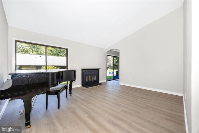 10704 WAYRIDGE DR, Montgomery Village, MD 20886