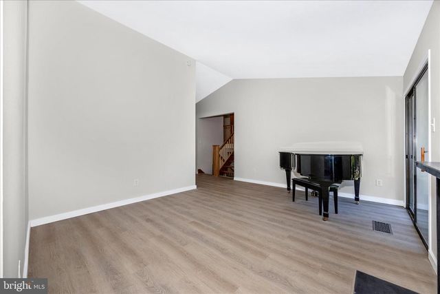 10704 WAYRIDGE DR, Montgomery Village, MD 20886