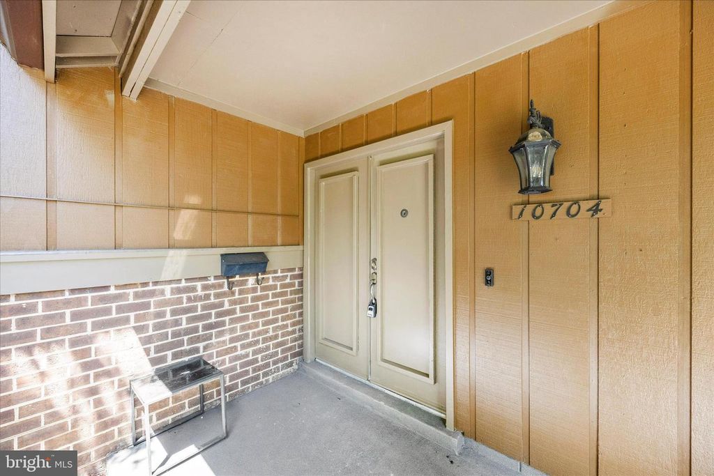 Image 2 of property listing at 10704 WAYRIDGE DR, Montgomery Village, MD 20886