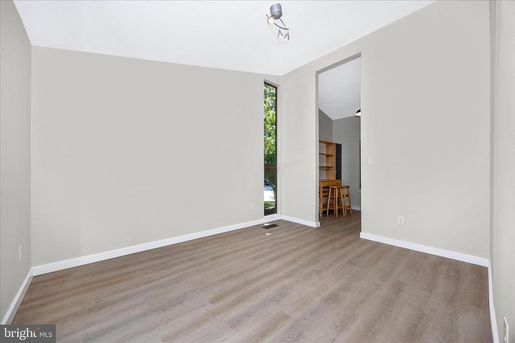 Image 11 of property listing at 10704 WAYRIDGE DR, Montgomery Village, MD 20886