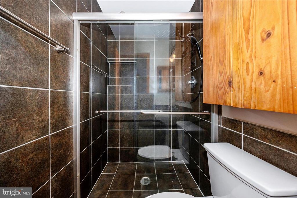 Image 27 of property listing at 10704 WAYRIDGE DR, Montgomery Village, MD 20886