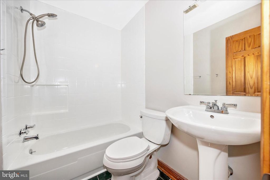 Image 32 of property listing at 10704 WAYRIDGE DR, Montgomery Village, MD 20886
