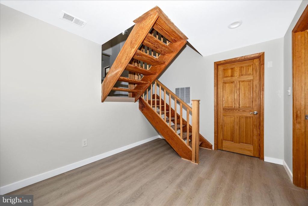 Image 33 of property listing at 10704 WAYRIDGE DR, Montgomery Village, MD 20886