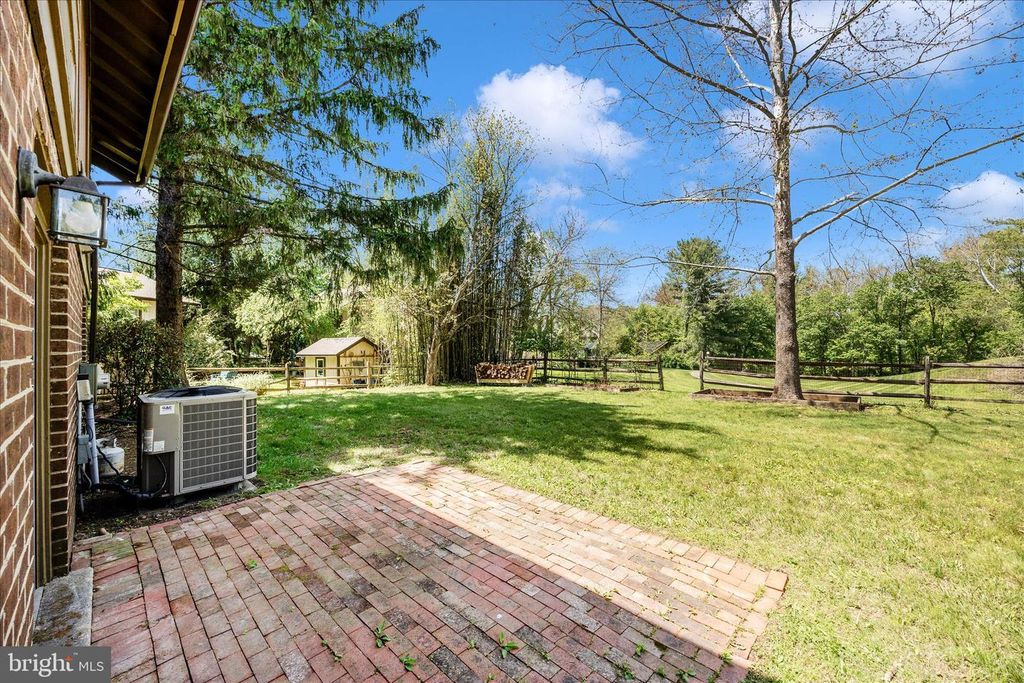 Image 43 of property listing at 10704 WAYRIDGE DR, Montgomery Village, MD 20886