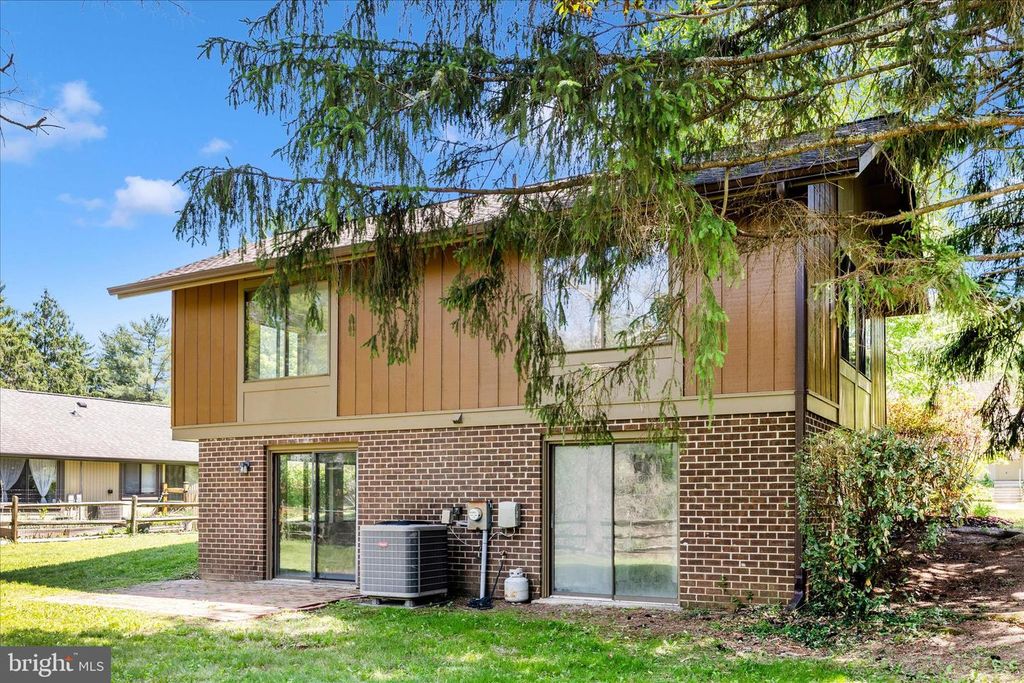 Image 46 of property listing at 10704 WAYRIDGE DR, Montgomery Village, MD 20886
