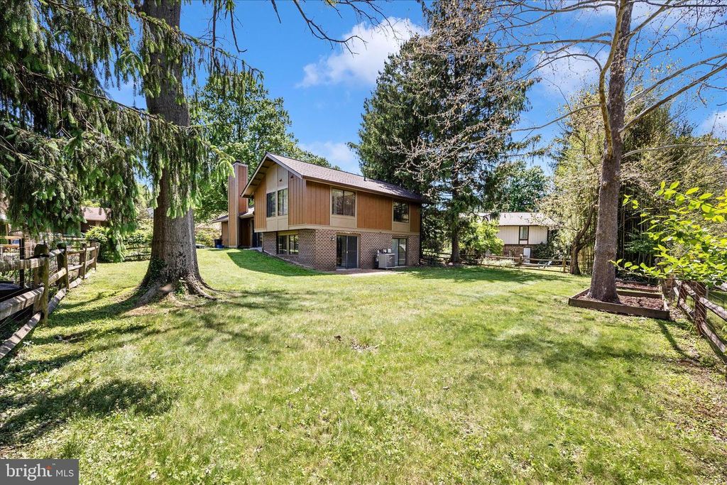 Image 48 of property listing at 10704 WAYRIDGE DR, Montgomery Village, MD 20886