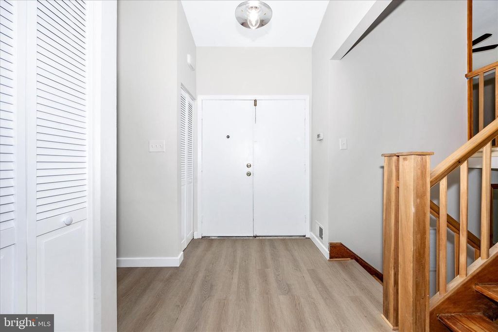 Image 6 of property listing at 10704 WAYRIDGE DR, Montgomery Village, MD 20886