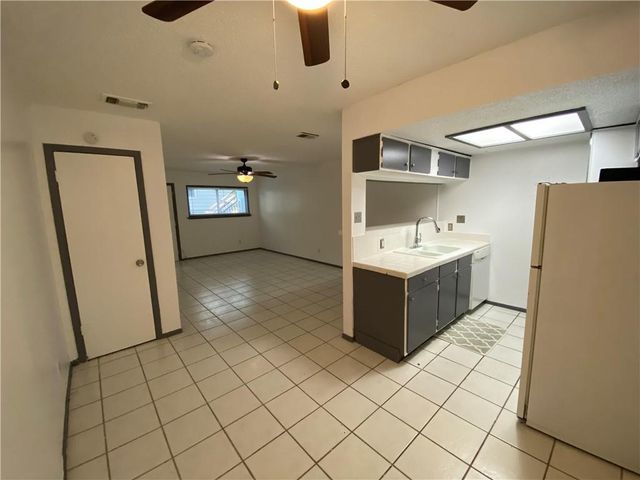 2413 Leon ST 102, Austin, TX 78705