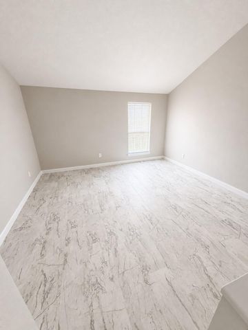 8714 Victorian Village Drive 8, Houston, TX 77071