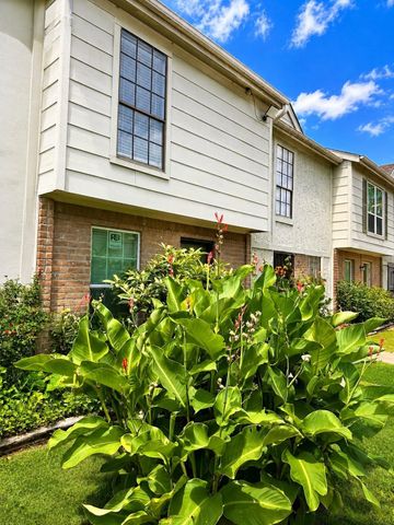 8714 Victorian Village Drive 8, Houston, TX 77071