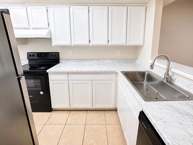 8714 Victorian Village Drive 8, Houston, TX 77071