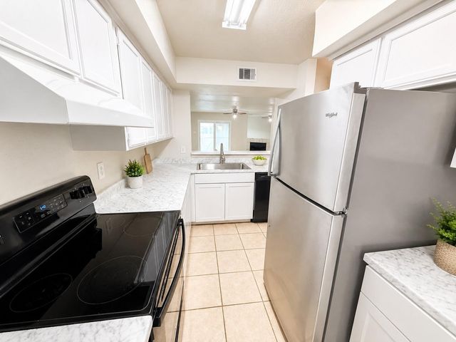 8714 Victorian Village Drive 8, Houston, TX 77071